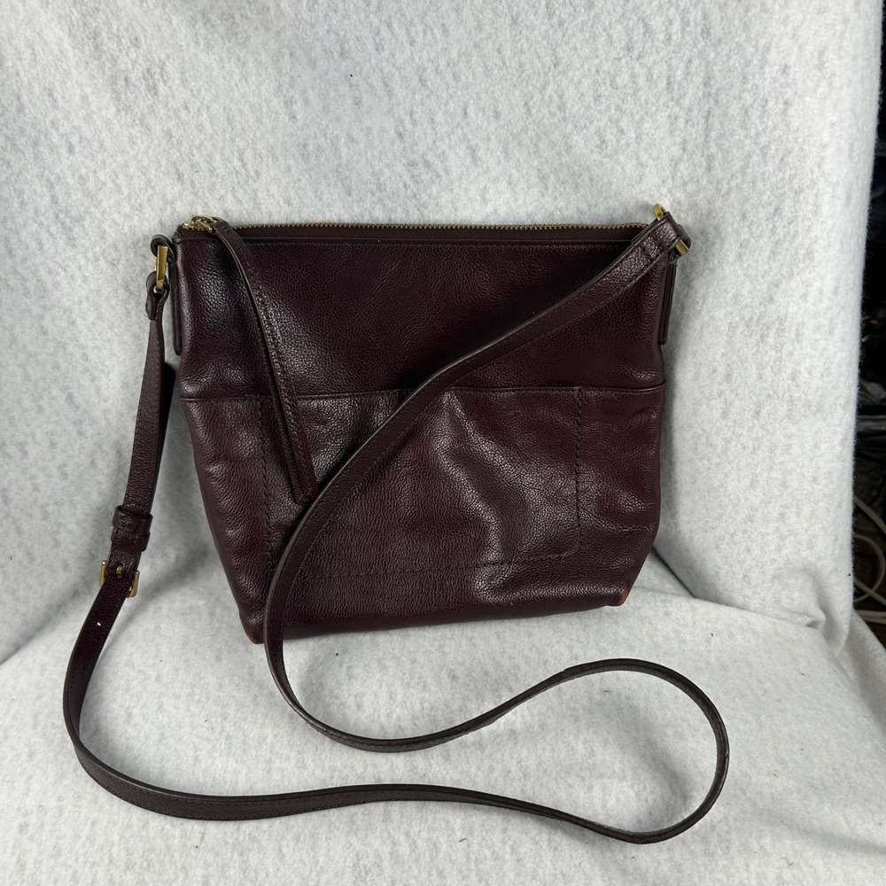 Fossil Crossbody Bag Womens Medium Burgundy Pebbled Leather Zip Top Purse